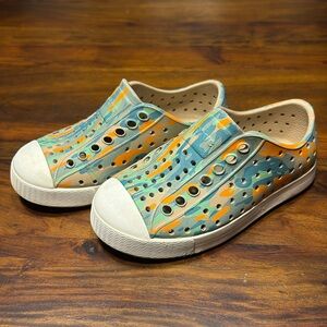 Native slip on shoes, size C8